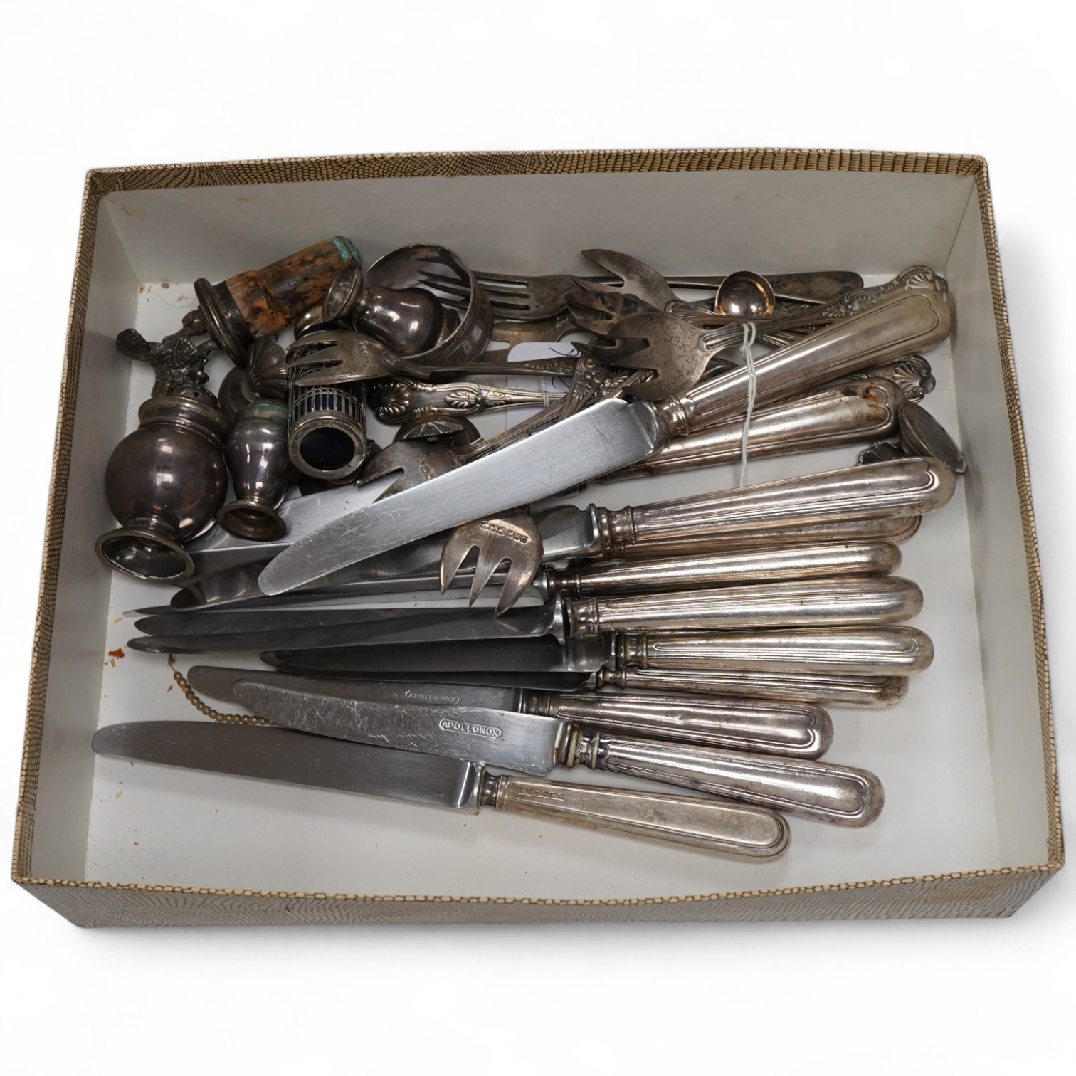 Assorted silver and plated items, to include a set of eight George VI silver King's pattern cake forks, John Henry Potter, Sheffield, 1938, 12.4cm, a set of four George V silver mounted shell menu holders, Charles Penny